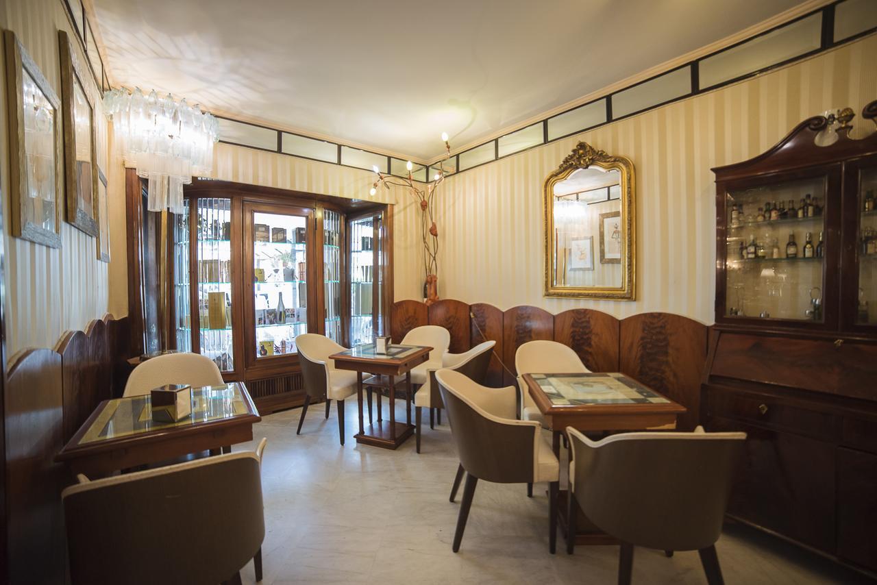 Bed and Breakfast Le Stanze Di Piazza Dei Martiri à Naples Extérieur photo